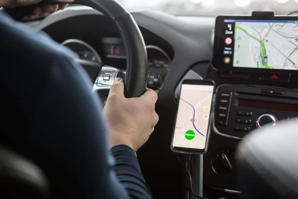  Lắp đặt thiết bị GPS dẫn đường